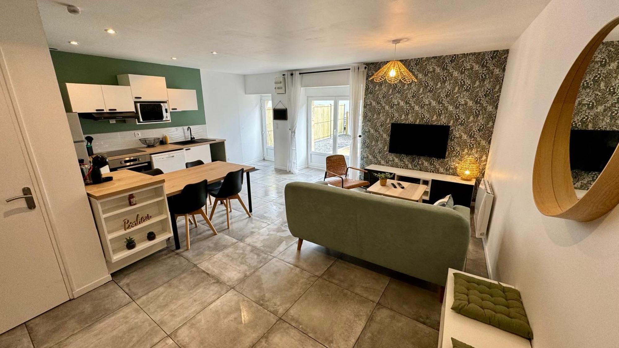 Petite Maison En Pierre Au Pied De La Voie Verte Ploërmel Zewnętrze zdjęcie